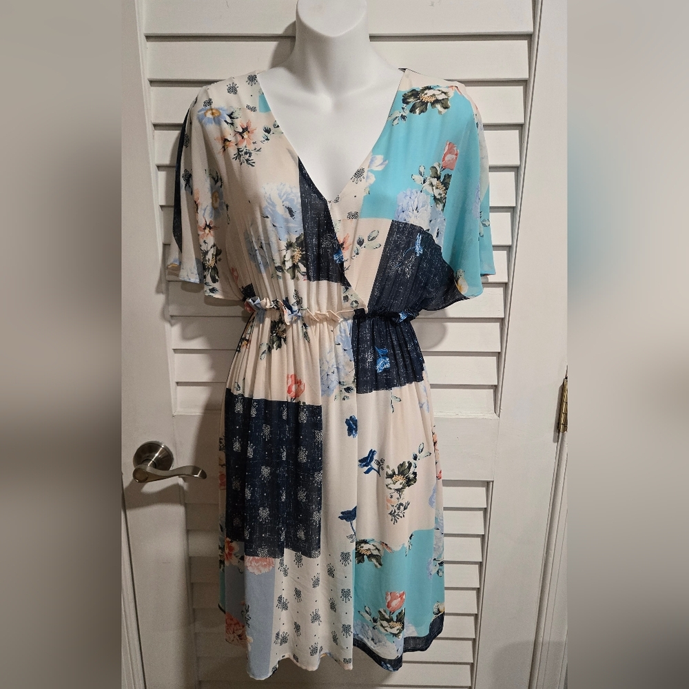 Signature Studio Floral V-Neck Dress with Short Sleeves